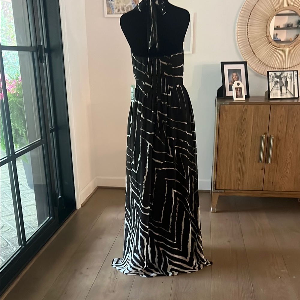 Elegant Black and White Halter Dress - Picture 4 of 7
